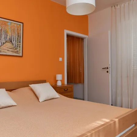 Appartement Mandalena With Terrace, 1 Min Walk To The Supetar