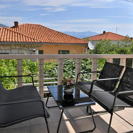 Mandalena With Terrace, 1 Min Walk To The Supetar