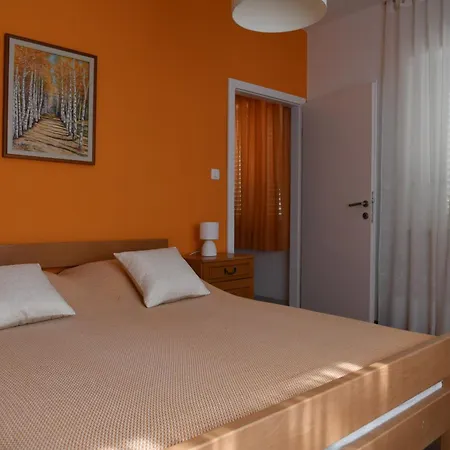 Mandalena With Terrace, 1 Min Walk To The Supetar