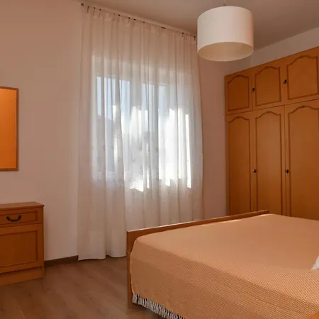 Mandalena With Terrace, 1 Min Walk To The * Supetar
