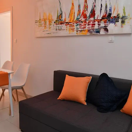 Mandalena With Terrace, 1 Min Walk To The Appartement Supetar