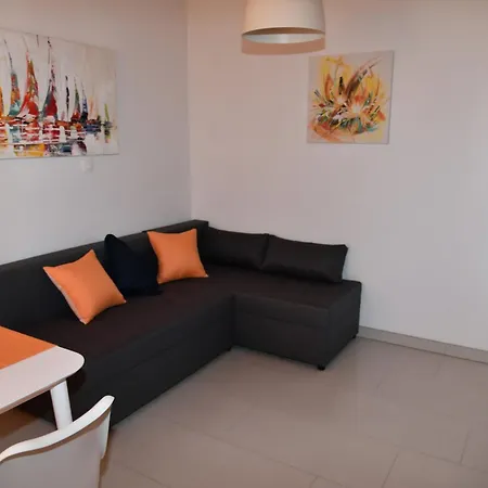 Mandalena With Terrace, 1 Min Walk To The *