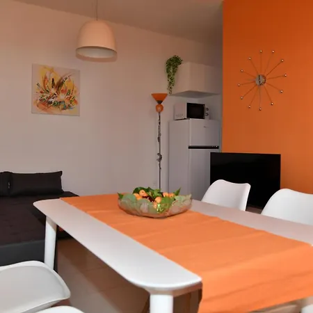 Appartement Mandalena With Terrace, 1 Min Walk To The *