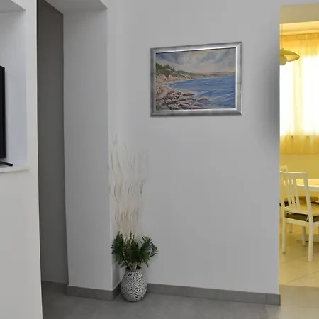 Mandalena With Terrace, 1 Min Walk To The Appartement Supetar