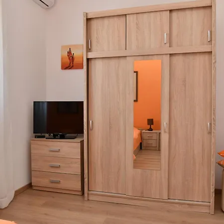 Appartement Mandalena With Terrace, 1 Min Walk To The *