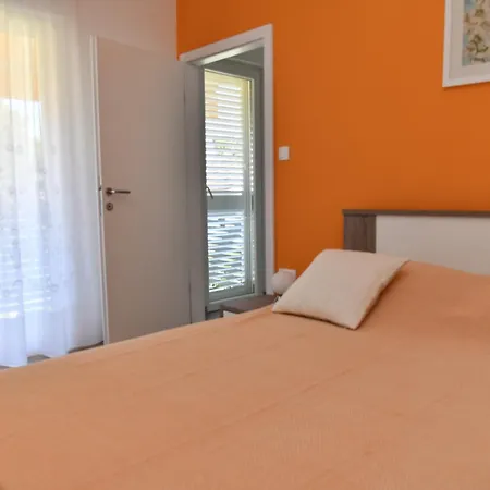 Appartement Mandalena With Terrace, 1 Min Walk To The *