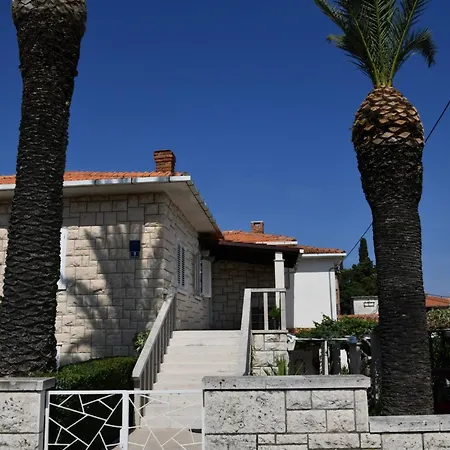 Mandalena With Terrace, 1 Min Walk To The * Supetar