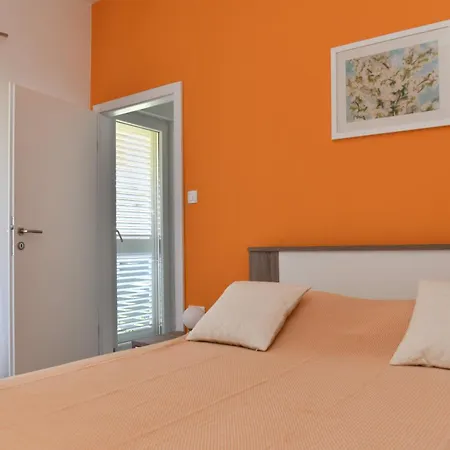 Mandalena With Terrace, 1 Min Walk To The * Supetar