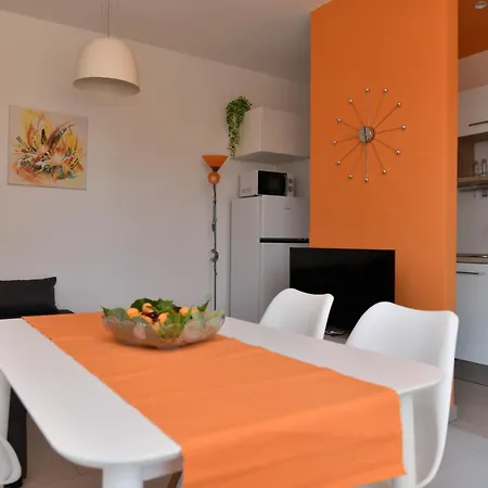 Mandalena With Terrace, 1 Min Walk To The شقة