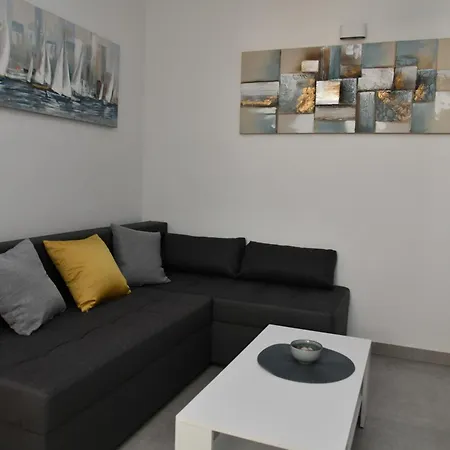 Mandalena With Terrace, 1 Min Walk To The شقة *